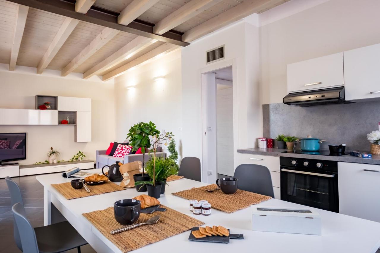 GARDAPPARTAMENTI - Residenza Gelsomino Desenzano del Garda Bagian luar foto