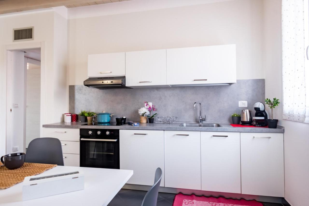 GARDAPPARTAMENTI - Residenza Gelsomino Desenzano del Garda Bagian luar foto
